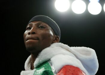 Excampeón mundial de boxeo, asesinado a tiros frente a su casa
