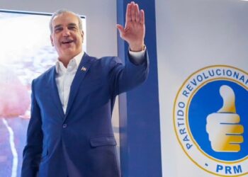 Luis Abinader asume la presidencia del PRM y garantiza unidad 