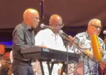 Ramón Orlando celebra 50 años de carrera con un multitudinario concierto en Santo Domingo
