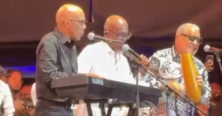 Ramón Orlando celebra 50 años de carrera con un multitudinario concierto en Santo Domingo