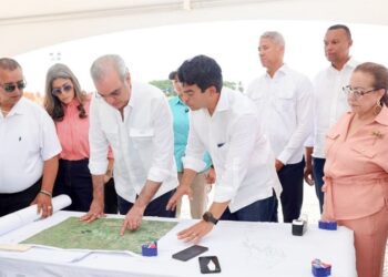 Presidente Abinader supervisa avances del alcantarillado sanitario de Licey al Medio