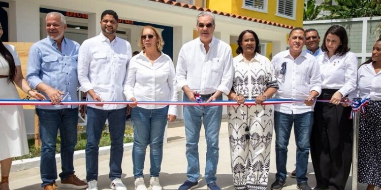 Presidente Luis Abinader inaugura el Caipi Canastica