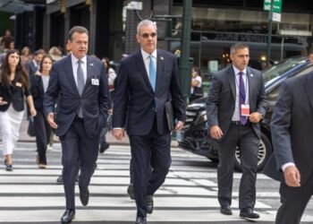 Presidente Abinader recorre a pie calles de Nueva York