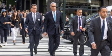 Presidente Abinader recorre a pie calles de Nueva York