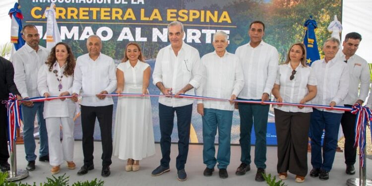Presidente Luis Abinader inaugura carretera Las Espinas, en Jamao al Norte