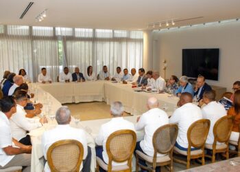 Presidente Abinader se reúne con Aprocovici, Amaprosan y Compromiso Santiago
