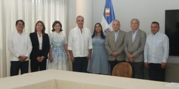 Presidente Abinader toma juramento al voluntariado del Hospital Periférico Monte Adentro Dr. Antonio Trueba