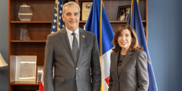 Abinader y gobernadora fortalecen cooperación entre la RD y Nueva York en gestión de emergencias