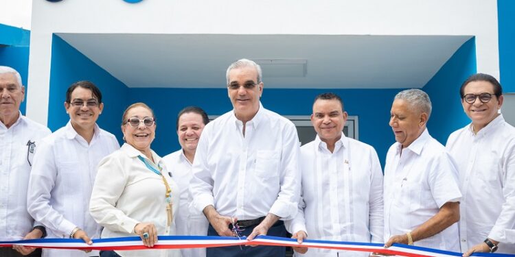 Abinader afirma que Sajoma y sus distritos, en términos de salud, no tienen por qué envidiarle nada a ningún lugar del país