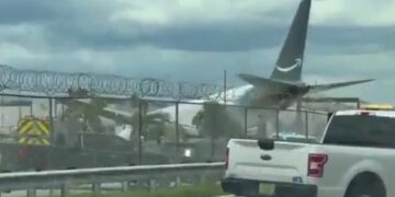 VIDEO: Avión de carga se accidenta en el aeropuerto de Miami con llamas visibles en el aire