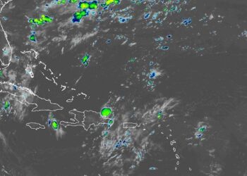 Onda tropical y vaguada provocarán aguaceros fuertes hacia el interior del país