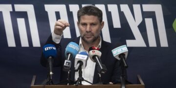 «Debe pagar»: el llamado de un ministro israelí tras el presunto atentado en el vuelo de Flydubai