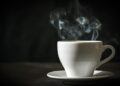 El peligro oculto en una taza de té o café muy caliente