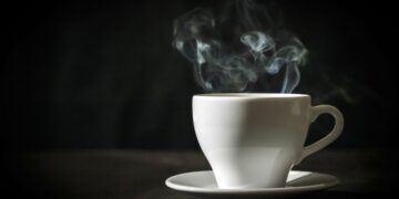 El peligro oculto en una taza de té o café muy caliente