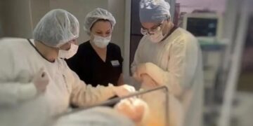 Joven acude al médico porque algo se movía dentro de un ojo y encuentran algo vivo allí