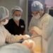 Joven acude al médico porque algo se movía dentro de un ojo y encuentran algo vivo allí