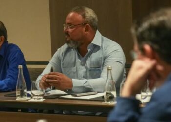 Gobierno fortalece diálogo con transportistas tras recientes alzas en los precios de los combustibles