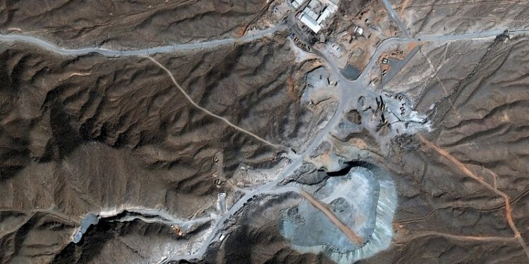 Irán dice qué pasará si EE.UU. ataca la montaña Pickaxe, su presunta instalación nuclear subterránea