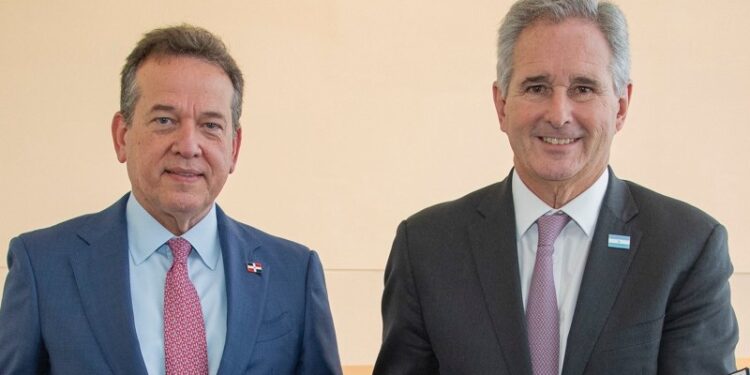 República Dominicana y Argentina suscriben acuerdo para ampliar conectividad aérea