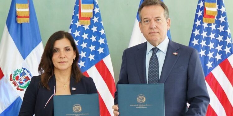 RD y Estados Unidos acuerdan cooperación para la extracción y procesamiento de minerales críticos y tierras raras