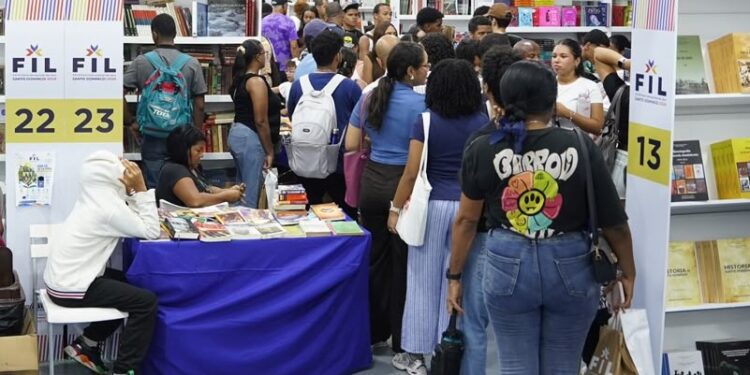 Gran asistencia marca el primer día de la Feria Internacional del Libro Santo Domingo 2026