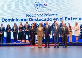 Presidente Abinader reconoce a 14 dominicanos destacados en EU