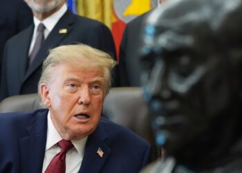 Trump plantea sus dos opciones ante Irán: «Los volamos por los aires o hacemos un acuerdo»