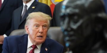 Trump plantea sus dos opciones ante Irán: «Los volamos por los aires o hacemos un acuerdo»