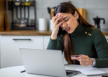 La generación Z gana 50 % más que sus padres a la misma edad, pero se siente más pobre que nunca