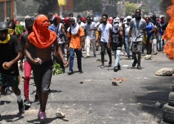 Condenan agresiones a fotoperiodistas durante funerales de víctimas de la masacre en Haití