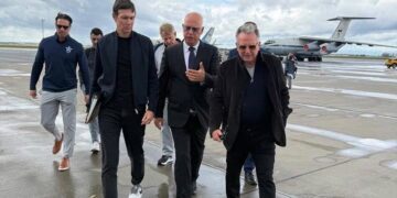 Enviado de Putin muestra primeras imágenes tras llegada de los enviados de Trump