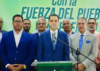 Fuerza del Pueblo denuncia aumento en quejas por facturas elevadas de las EDEs mientras persisten apagones