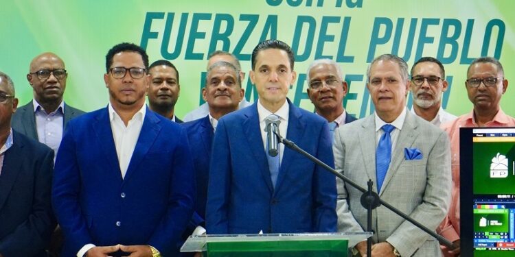 Fuerza del Pueblo denuncia aumento en quejas por facturas elevadas de las EDEs mientras persisten apagones