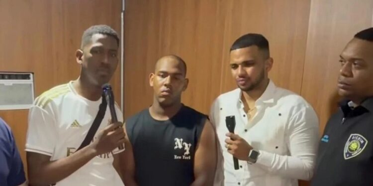 Se entrega a la Policía vinculado al asalto en la residencia del cantante «Julián Oro Duro