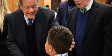 Leonel propone registro automático y gratuito de hijos de dominicanos nacidos en el exterior
