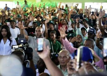 Leonel Fernández asevera dirigentes del PRM están «viniendo a la Fuerza del Pueblo» en todo el país
