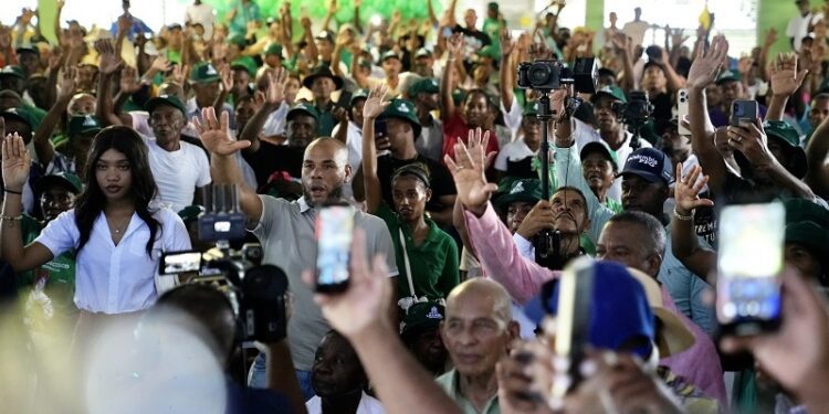 Leonel Fernández asevera dirigentes del PRM están «viniendo a la Fuerza del Pueblo» en todo el país