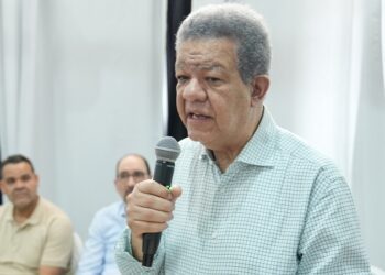 «Ustedes no están para quejarse, están para resolver», le dice Leonel Fernández a funcionarios por crisis eléctrica