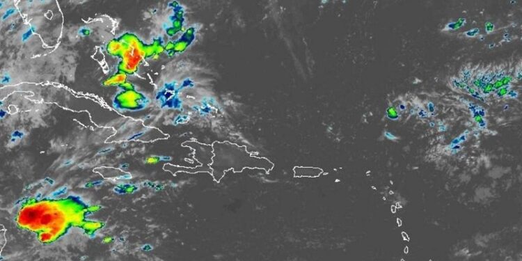 Ambiente caluroso y algunas lluvias hacia el interior en la tarde