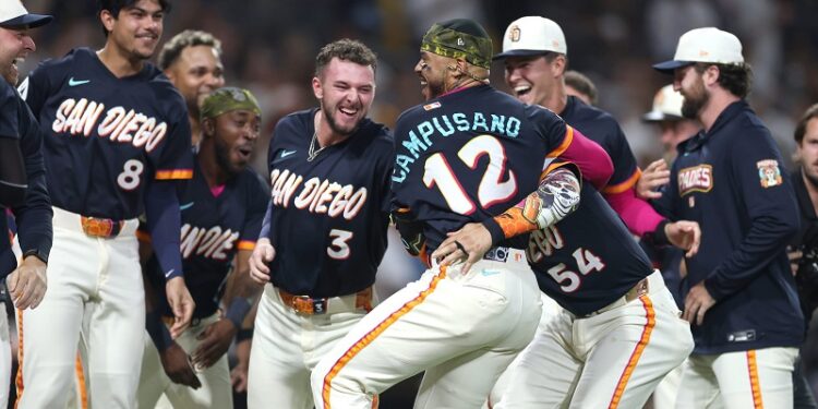 Campusano corona un gran partido con un bambinazo de oro vs. Yankees