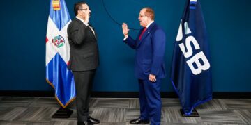 Ministro Magín Díaz juramenta a Enmanuel Cedeño Brea como superintendente de Bancos