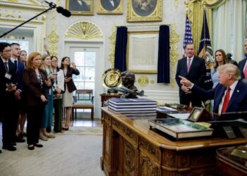 CNN, MSNOW y Politico demandan a Trump y otras cadenas lo boicotean