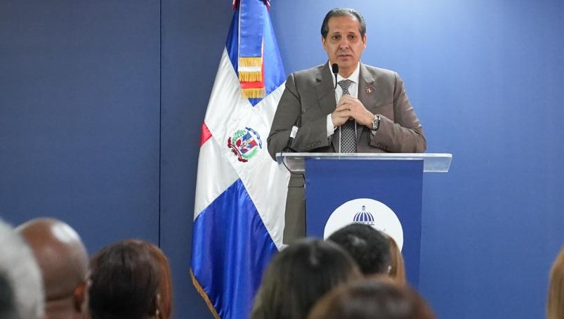 Víctor Atallah juramenta 43 comités para prevenir infecciones asociadas a la atención de salud