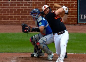 Alonso sacude su HR 41 y mantiene a Baltimore en la pelea por el Comodín