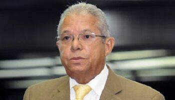 Abinader y la comunicación permanente: cuando el presidente se convierte en vocero, moderador y cuestionador de su Gobierno
