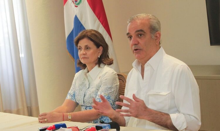 Presidente Abinader anuncia ampliación a cuatro carriles de la carretera hacia Licey al Medio