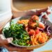 ¿Existen de verdad los superalimentos anticancerígenos?: responde una oncóloga