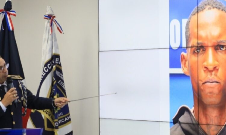 Policía captura a acusado de robar al comediante Kenny Grullón 