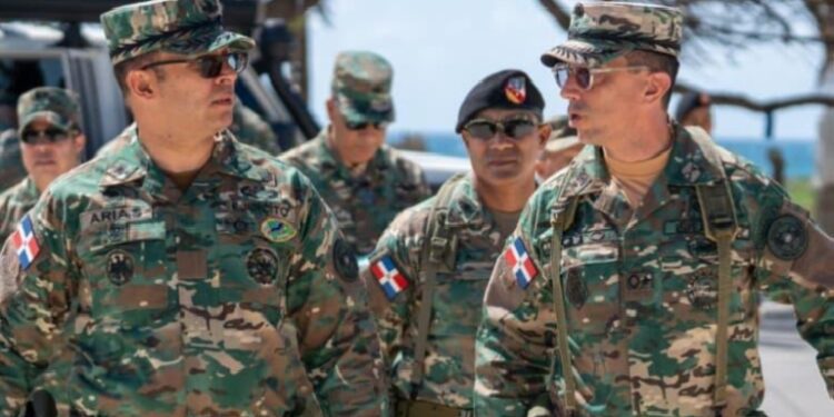 Comandante general del Ejército inspecciona la frontera para fortalecer la seguridad