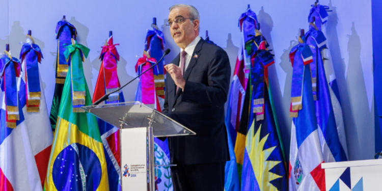 Abinader llama a una mayor cooperación regional en la apertura de la reunión de la Cepal